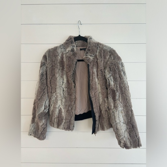 Fur Coat! - Picture 2 of 5